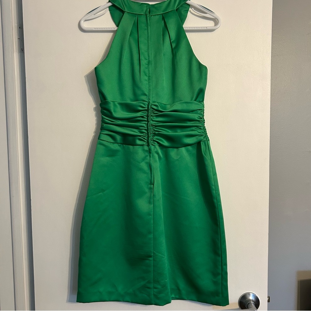 David's Bridal Vibrant Kelly Green Satin Halter Mini Dress Ruched Bodice Size 6 - Picture 3 of 5